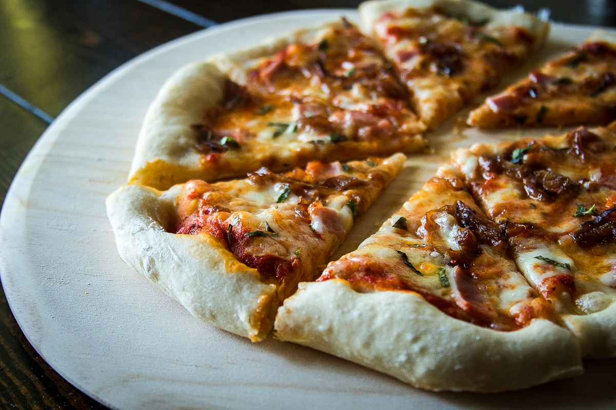 caramelized-onion-canadian-bacon-pizza-11-daily-ciabatta